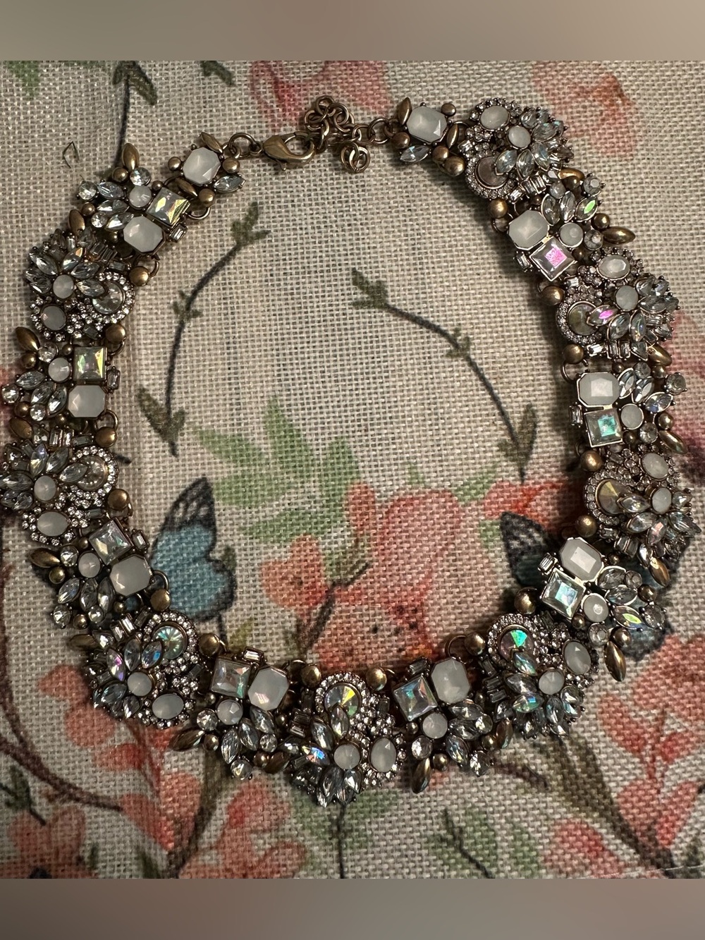 Statement Rhinestone Vintage Inspired Collar Necklace - White & Gold 16” + 3”